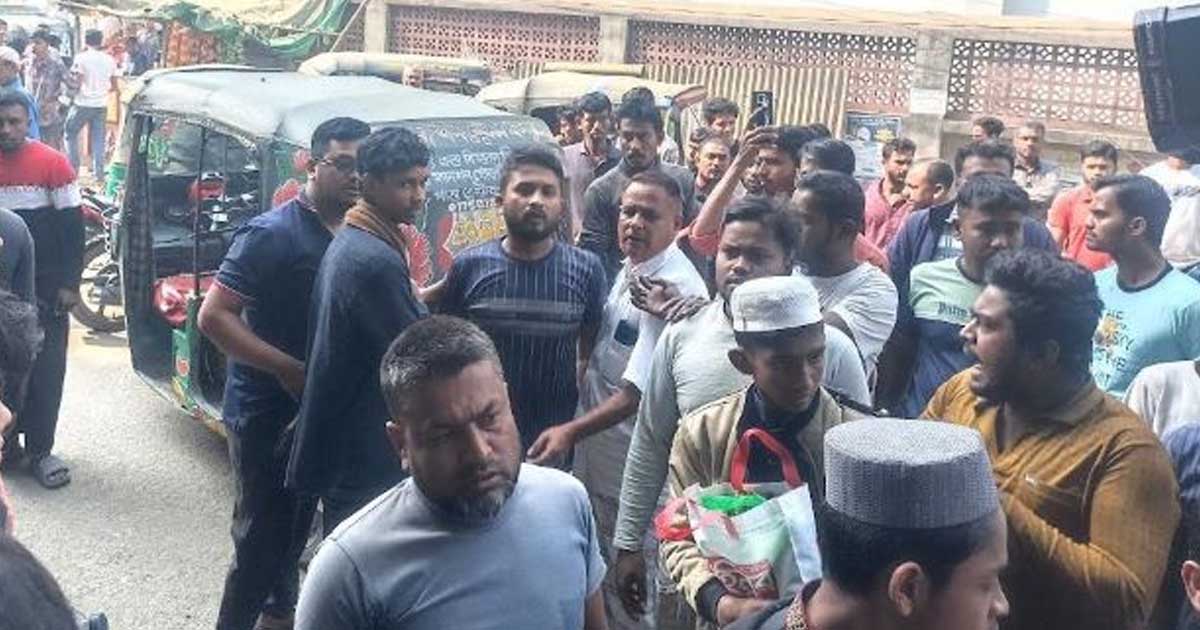 লক্ষ্মীপুরে সিএনজি চালকদের হামলায় তিন পুলিশস আহত ৪, হাসপাতালে ভর্তি
