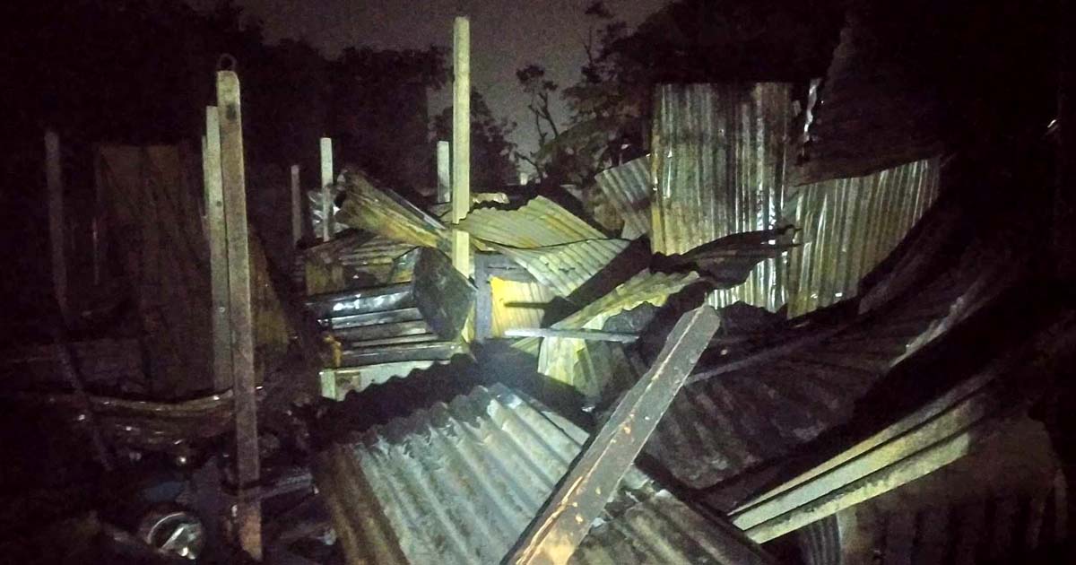 হাটহাজারীতে আগুনে পুড়ল দুই সহোদরের মাথা গোঁজার ঠাঁই