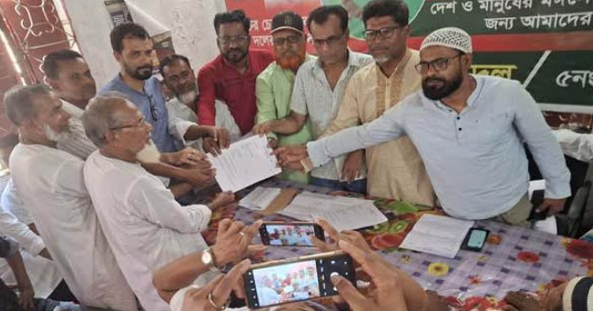 ইন্দুরকানীতে বিএনপির সদস্য ফরম বিতরণ কার্যক্রম উদ্বোধন