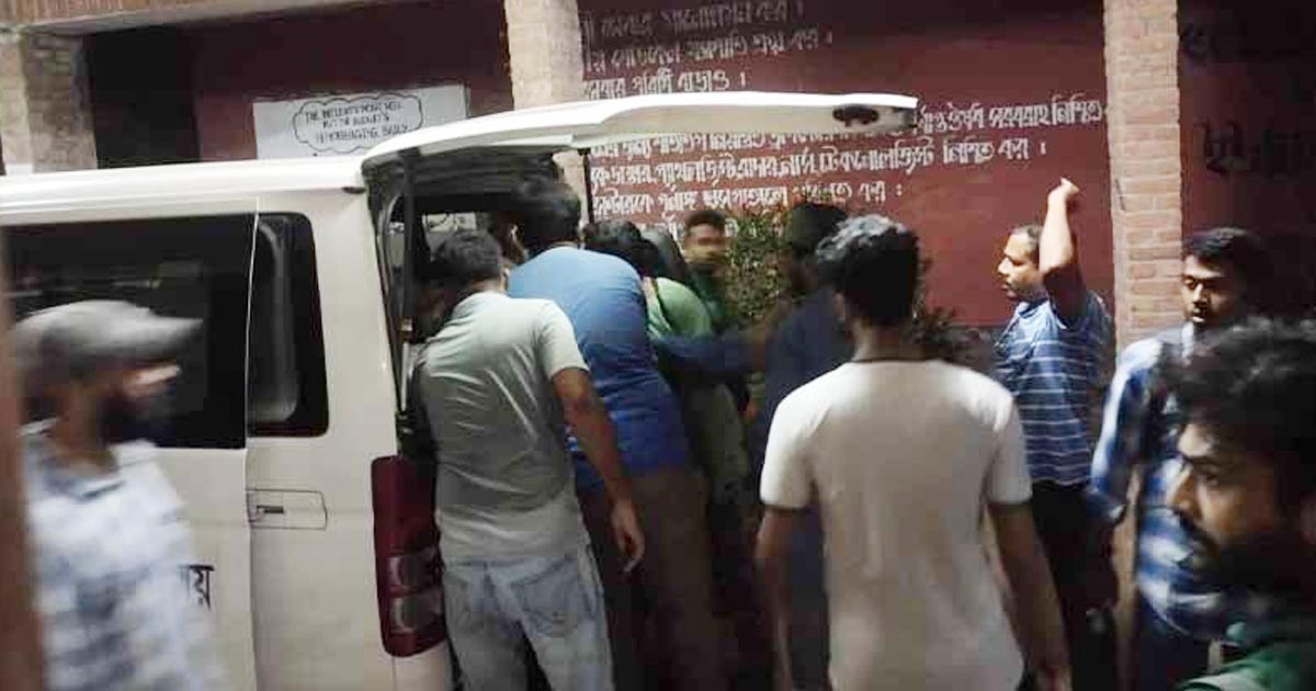 দফায় দফায় সংঘর্ষ, ছাত্রলীগের হামলায় রক্তাক্ত জাবি