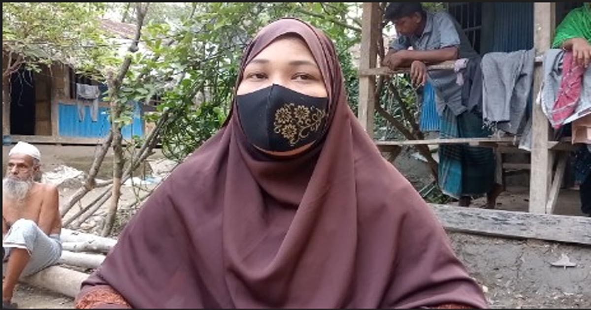 স্ত্রীর স্বীকৃতির দাবিতে স্বামীর বাড়িতে গৃহবধূর অনশন