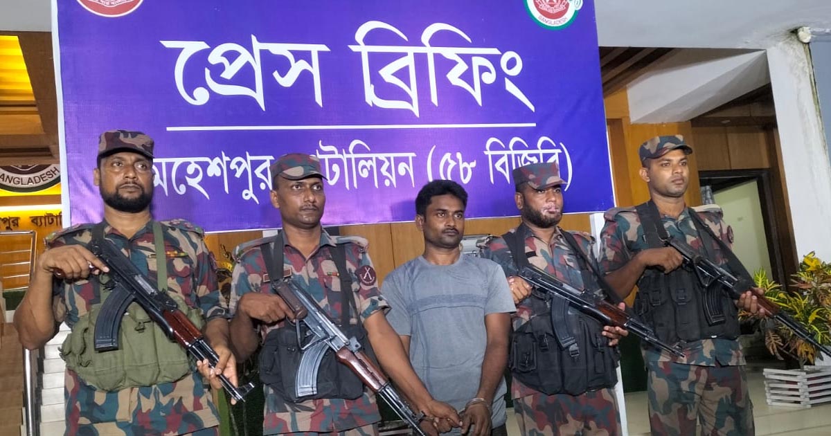 মহেশপুর সীমান্তে সাতক্ষীরা কারাগার থেকে পলাতক আসামি গ্রেপ্তার