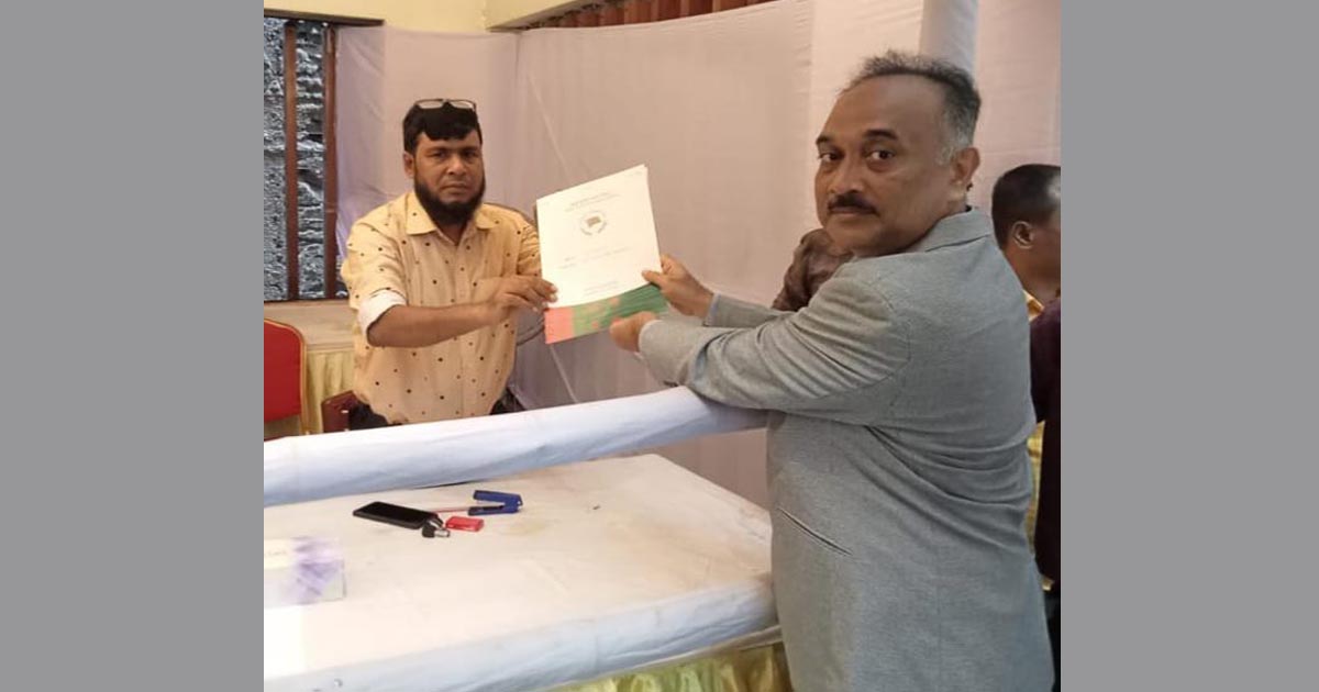 আ.লীগের মনোনয়নপত্র জমা দিলেন ঝন্টু কুমার সাহা