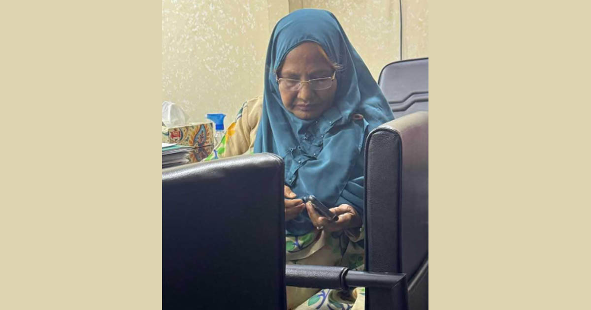 জবির সাবেক অধ্যাপক আনোয়ারা বেগম গ্রেপ্তার