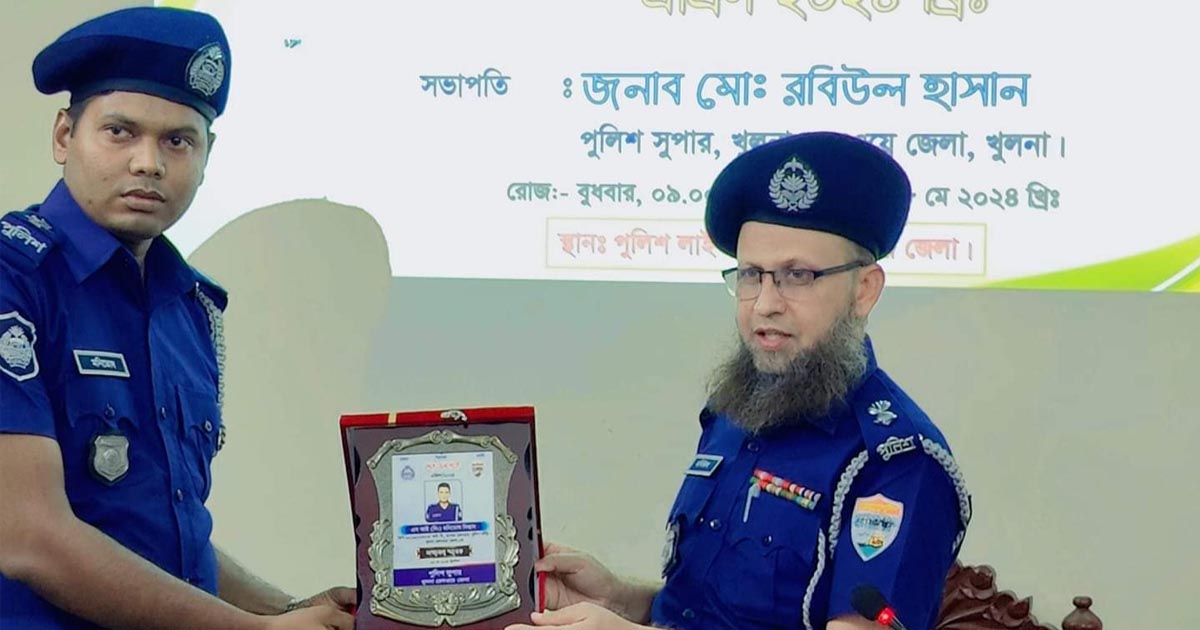 যশোর মানবিক কাজের স্বীকৃতি পেলেন এসআই মনিতোষ