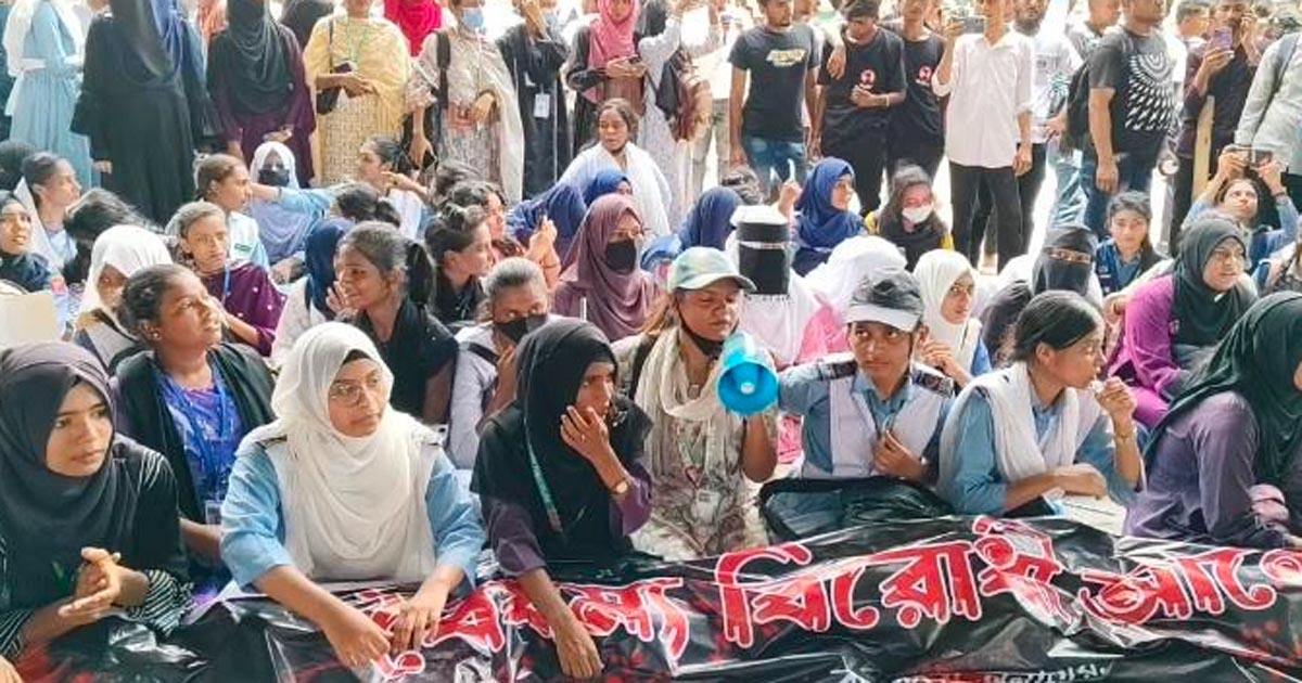 কোটাবিরোধী আন্দোলন: কালিয়াকৈরের চন্দ্রায় ঢাকা-টাঙ্গাইল মহাসড়ক অবরোধ