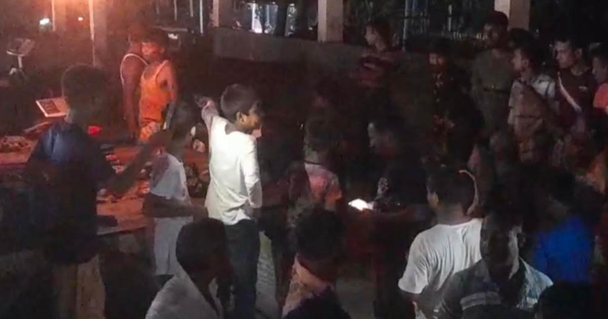 পচা মাংস বিক্রির দায়ে ব্যবসায়ীর এক মাসের কারাদণ্ড
