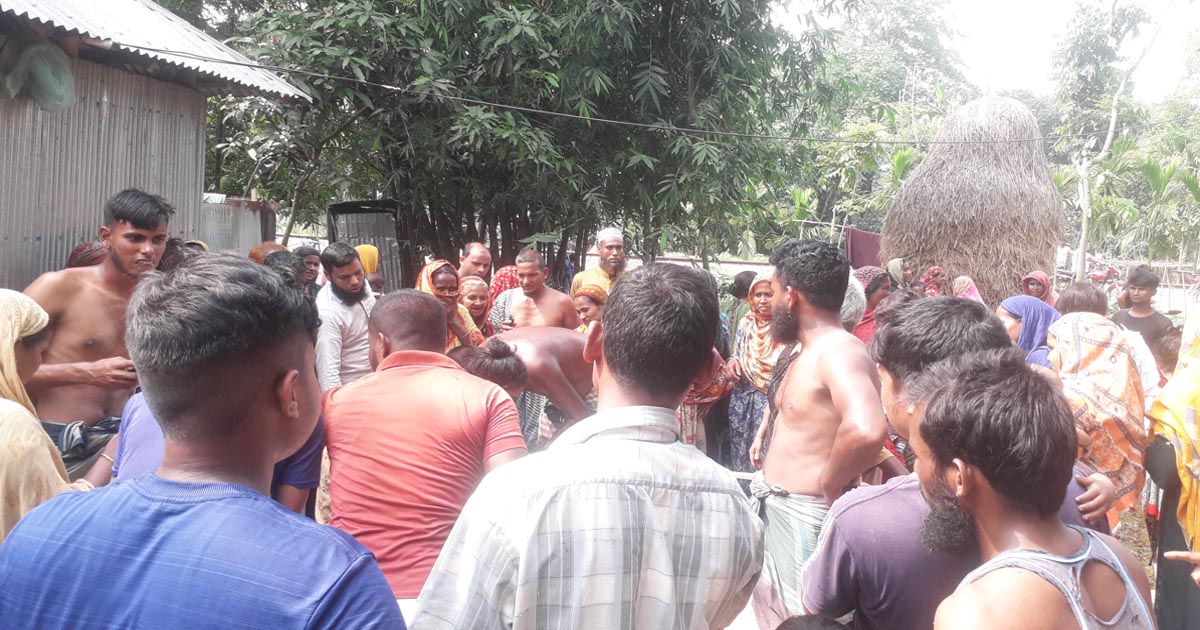 গরুকে বাঁচাতে গিয়ে ট্রেনের ধাক্কায় যুবক নিহত