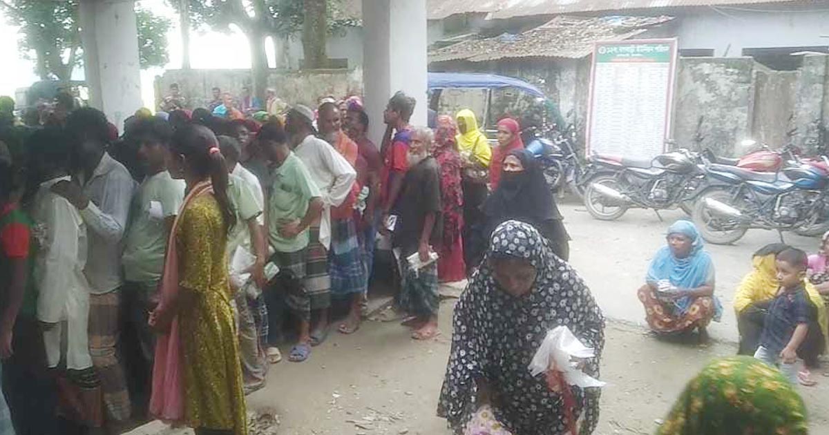 কালিহাতীতে ভিজিএফের চাল বিতরণ