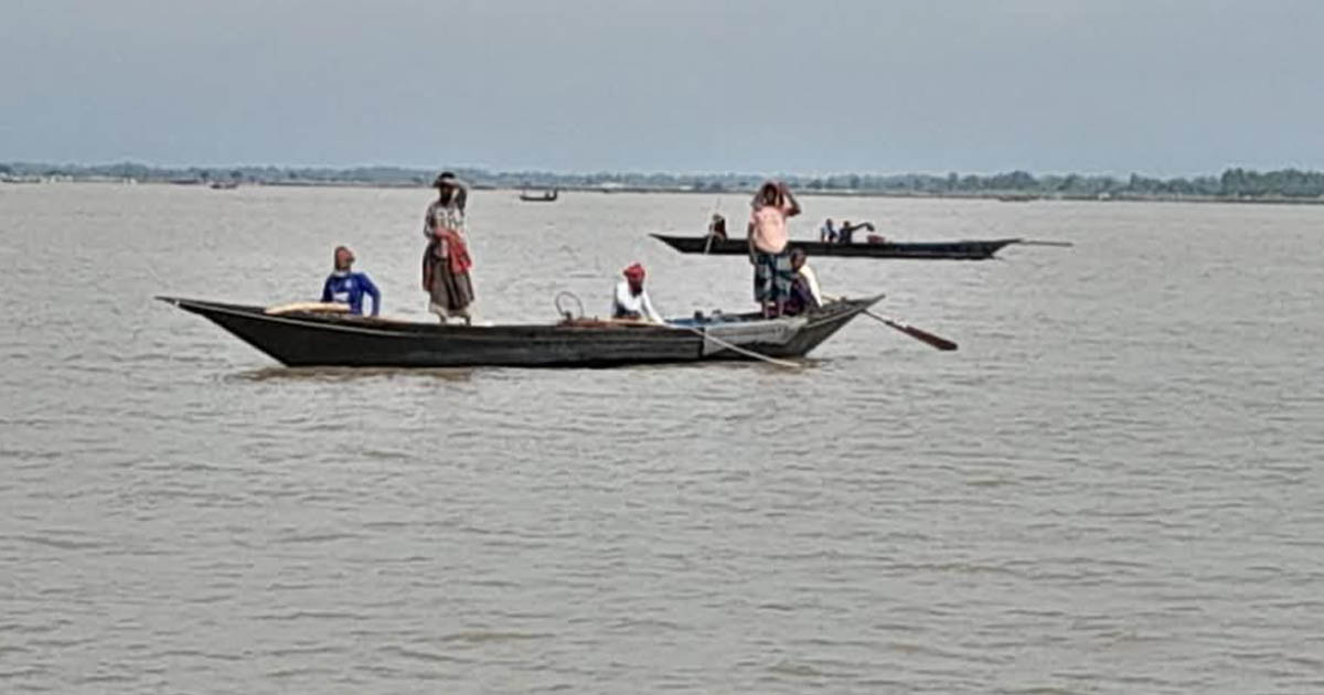 কমলনগরের মেঘনায় অবাধে মাছ শিকার