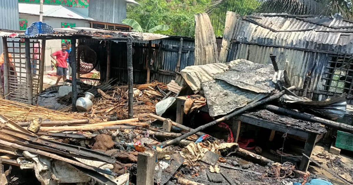 কাশিয়ানীতে চেয়ারম্যানের বাড়িতে অগ্নিকাণ্ডে দুই লাখ টাকার ক্ষতি