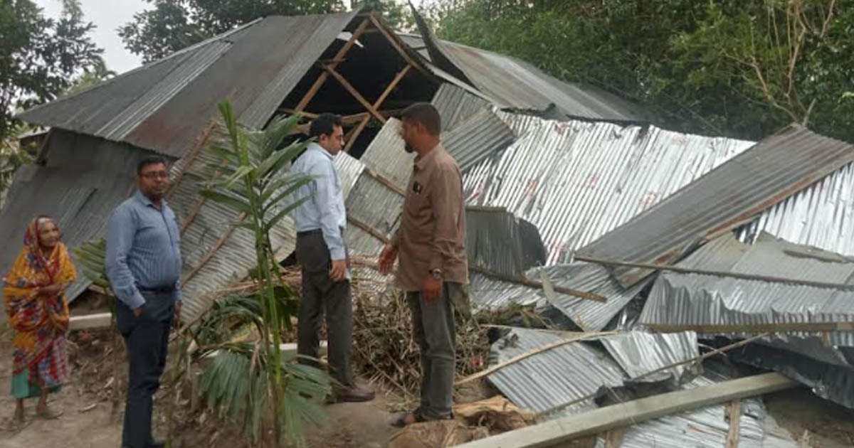 কালবৈশাখী ঝড়ে ক্ষতিগ্রস্ত এলাকা পরিদর্শন করলেন ইউএনও