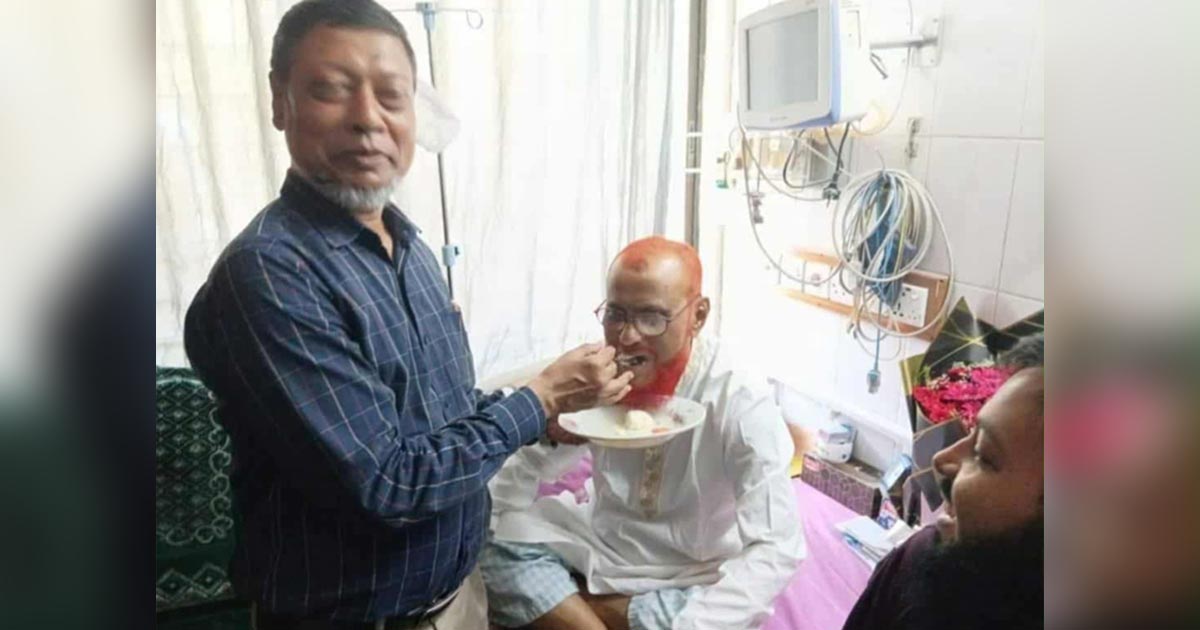 খালাসের রায়ে মিষ্টিমুখ করলেন এটিএম আজহার