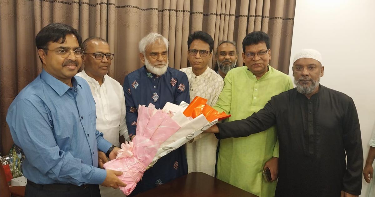 নেতাকর্মীদের সঙ্গে সাঈদ খোকনের শুভেচ্ছা বিনিময়