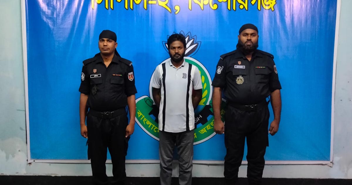 চোরাই মোবাইলের আইএমইআই পরিবর্তন করে বিক্রি করতেন তিনি