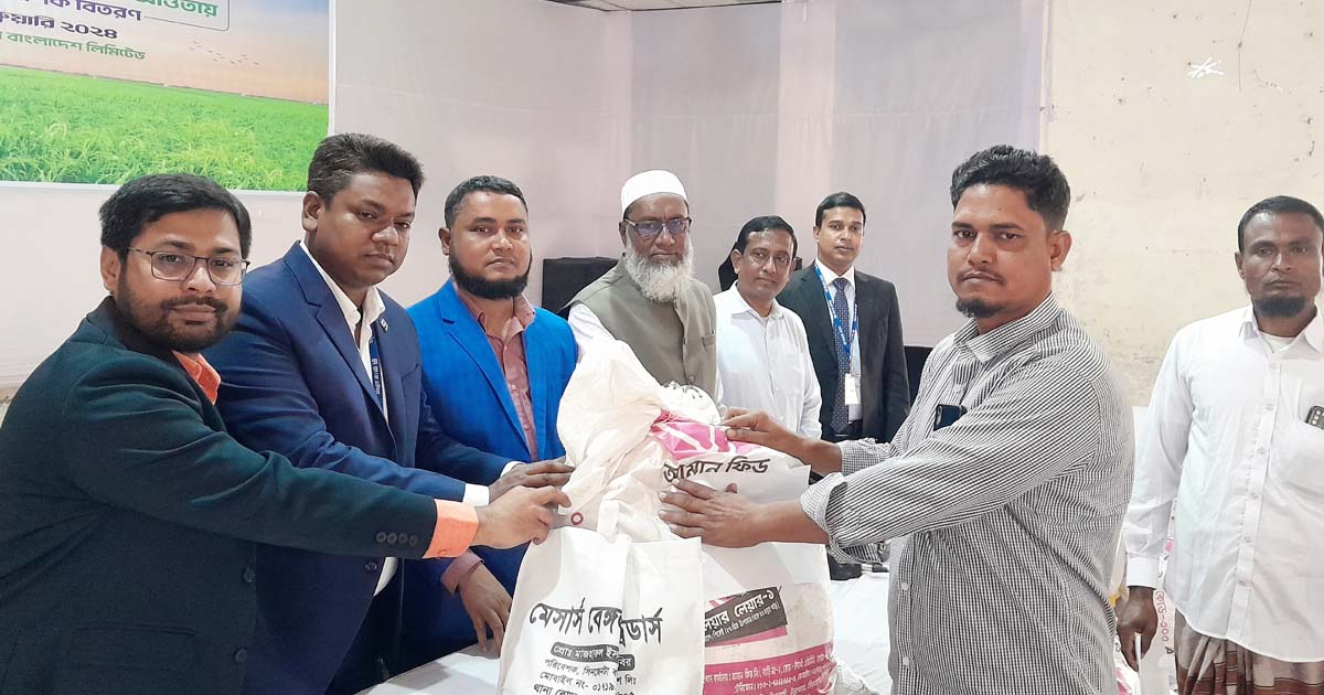 চরফ্যাসনে কৃষকরা পেলেন কৃষি উপকরণ