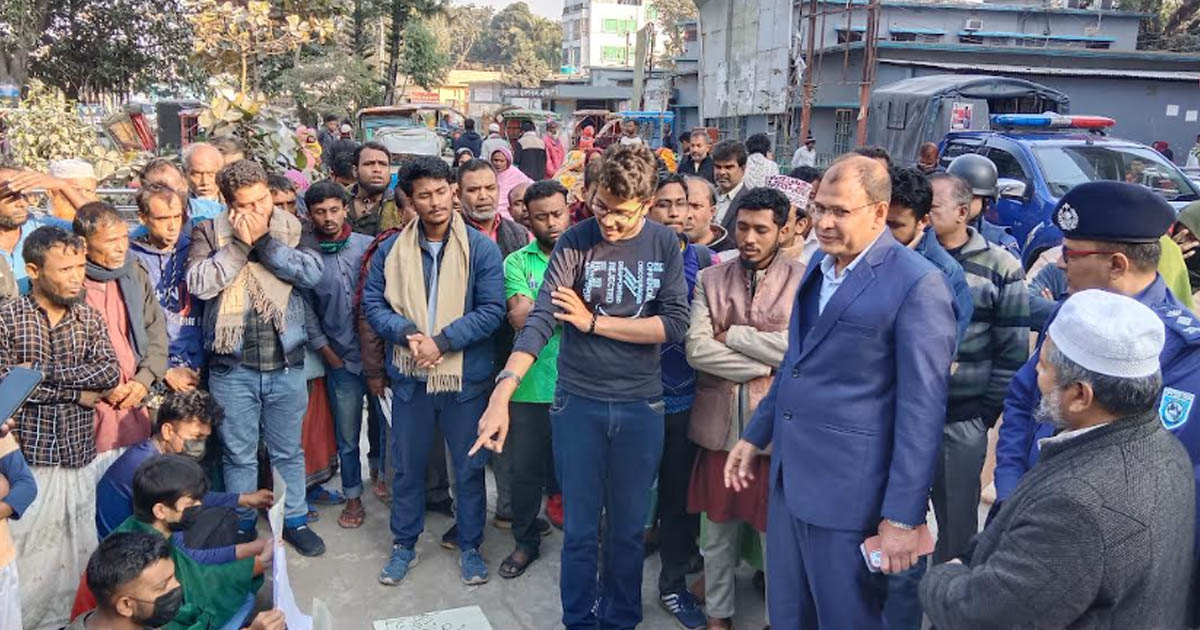 কুড়িগ্রাম হাসপাতালে অনিয়মের প্রতিবাদে শিক্ষার্থীদের অনশন