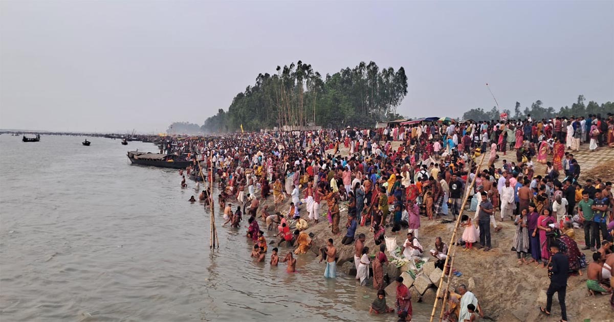 কুড়িগ্রামে অষ্টমীর স্নানে লাখো পুণ্যার্থীর সমাগম
