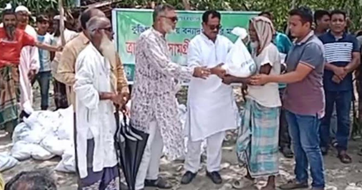 কুড়িগ্রাম জেলা পরিষদের উদ্যোগে ত্রাণ সামগ্রী বিতরণ