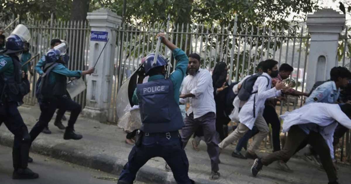 ম‍্যাটস শিক্ষার্থীদের ওপর পুলিশের লাঠিচার্জ, সাংবাদিকসহ আহত ১৮