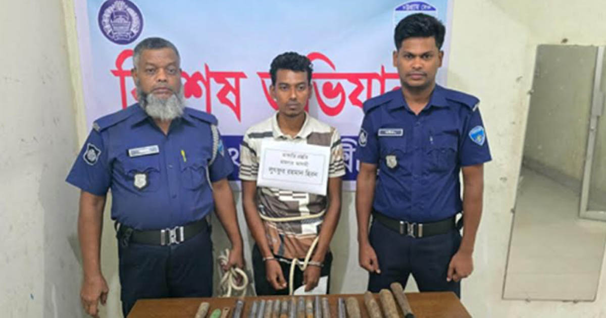 চন্দ্রগঞ্জে দেশীয় অস্ত্রসহ ডাকাতির প্রস্তুতিকালে গ্রেপ্তার ১