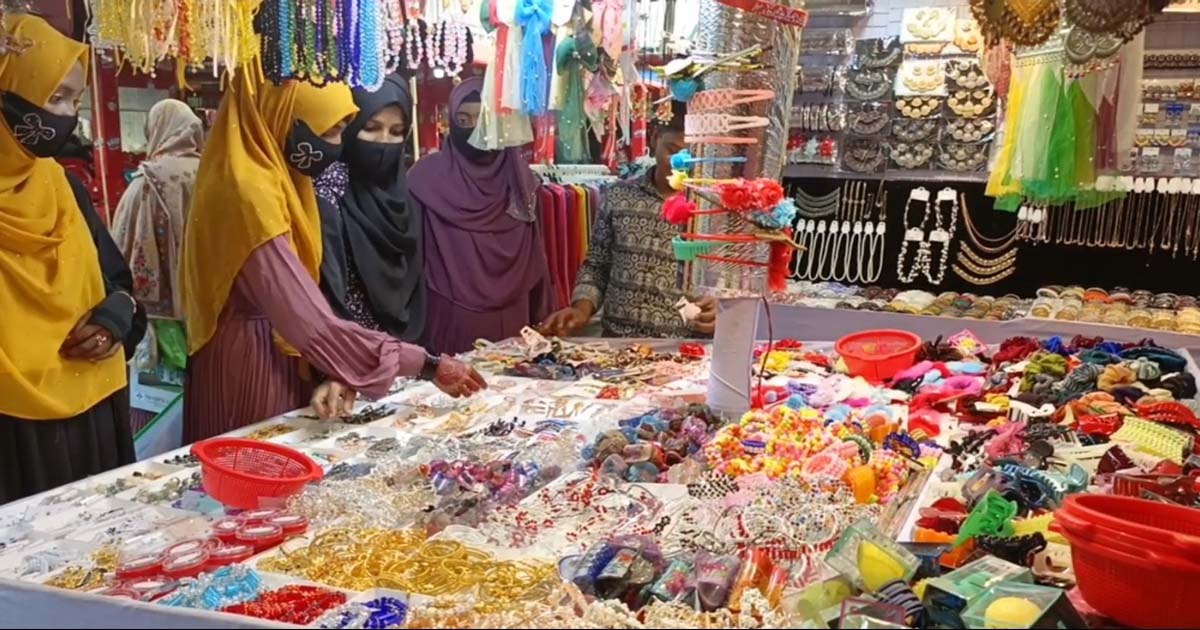 রায়পুরে জমে উঠেছে মাসব্যাপী শিল্প মেলা