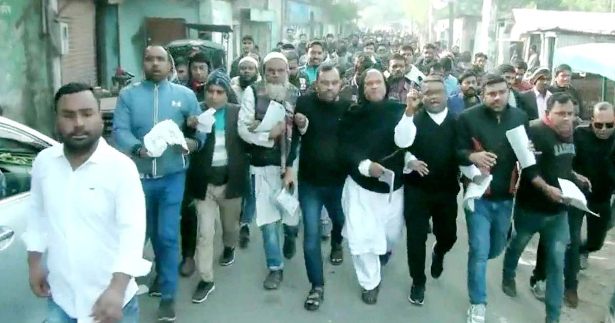 নাটোরে নির্বাচন বর্জনের আহ্বান জানিয়ে বিক্ষোভ-লিফলেট বিতরণ
