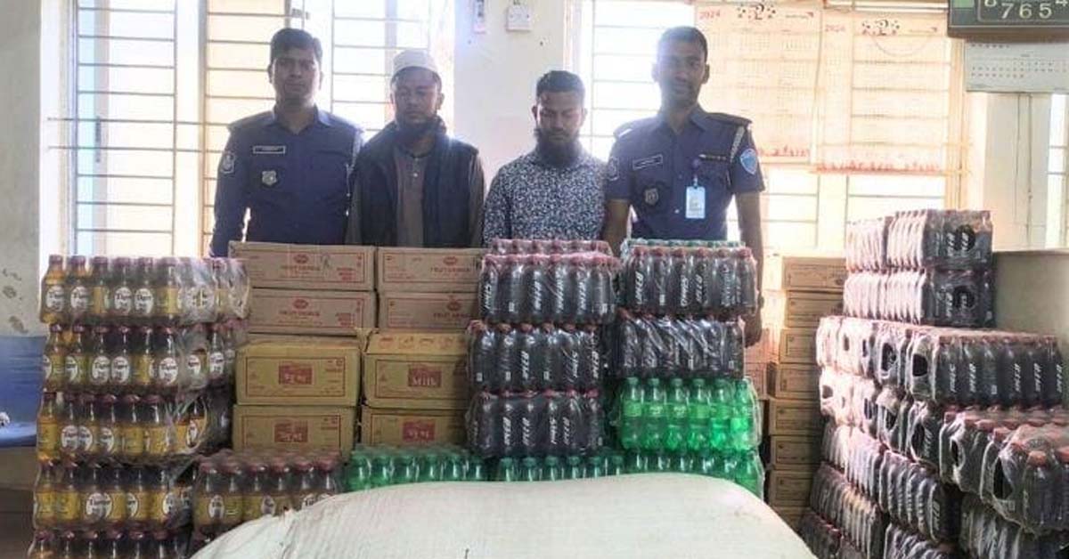 মায়ানমারে পাচারকালে চোরাই পণ্যসহ ২ জন আটক