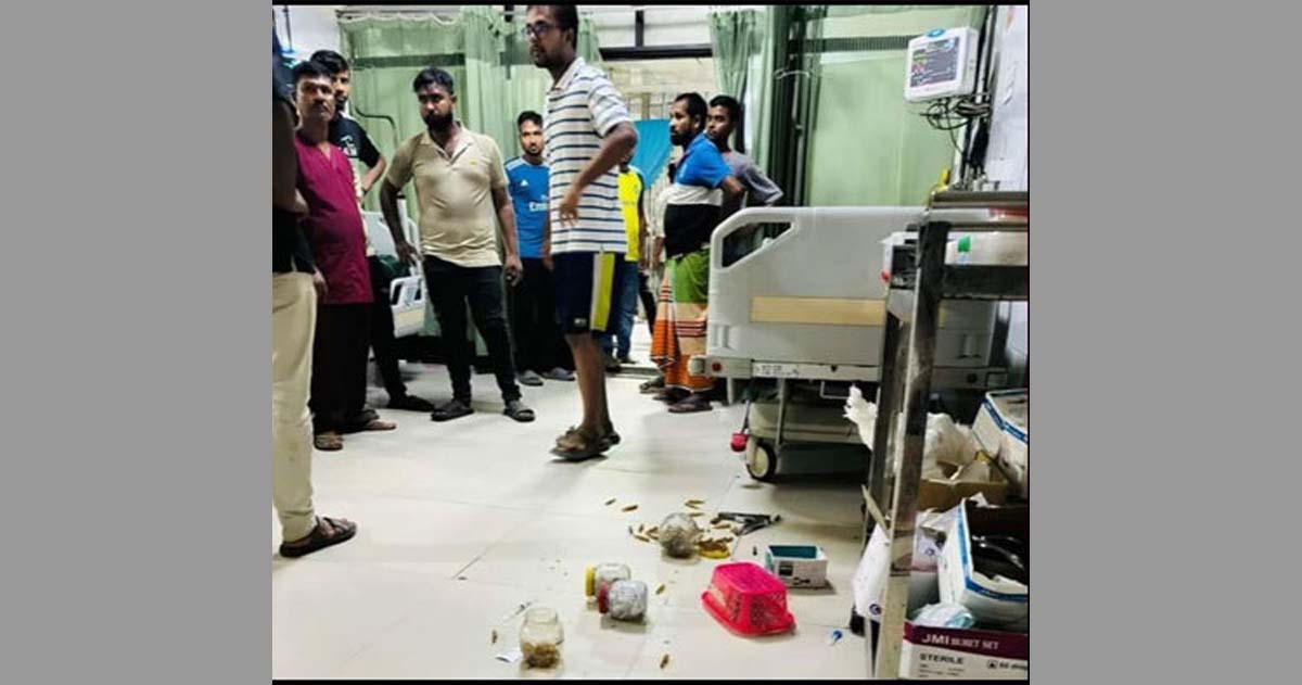 ঢামেকে চিকিৎসককে মারধর: ৫০ জনের বিরুদ্ধে মামলা