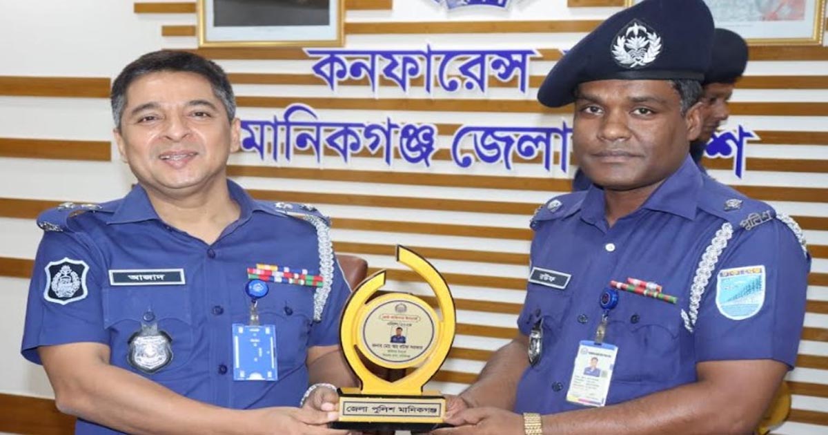 ভালো কাজের পুরস্কার পেলেন ওসি আব্দুর রউফ