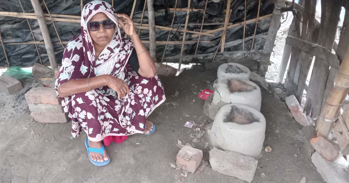 চোখ হারানোর পথে হুরতন: বন্ধ পিঠা বিক্রি, মেলেনি বিধবা ভাতাও