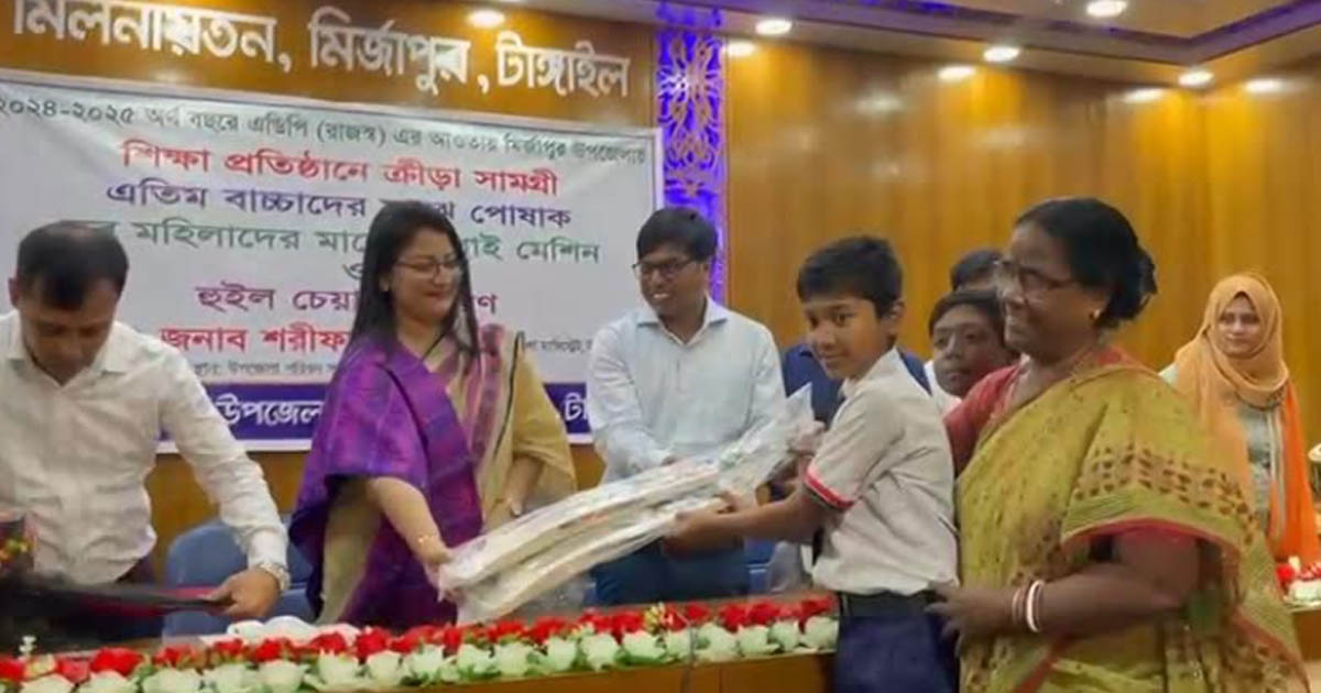 মির্জাপুরে বিভিন্ন দপ্তর পরিদর্শন করলেন জেলা প্রশাসক