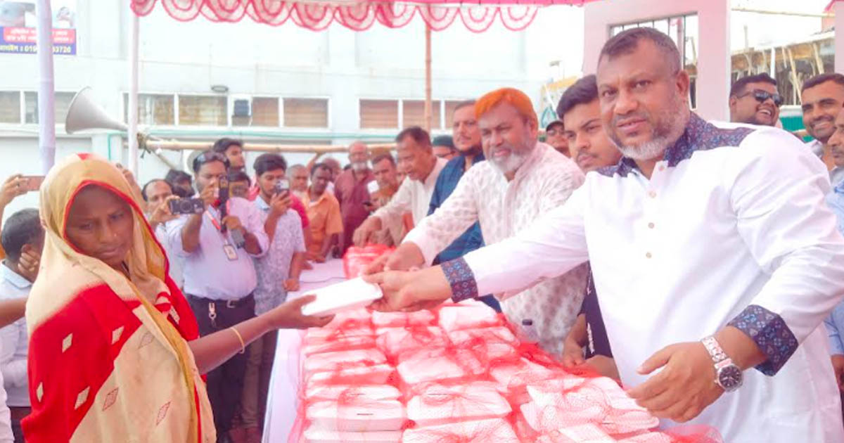 মির্জাপুরে জিয়াউর রহমানের শাহাদত বার্ষিকীতে দুস্থদের মাঝে খাবার বিতরণ