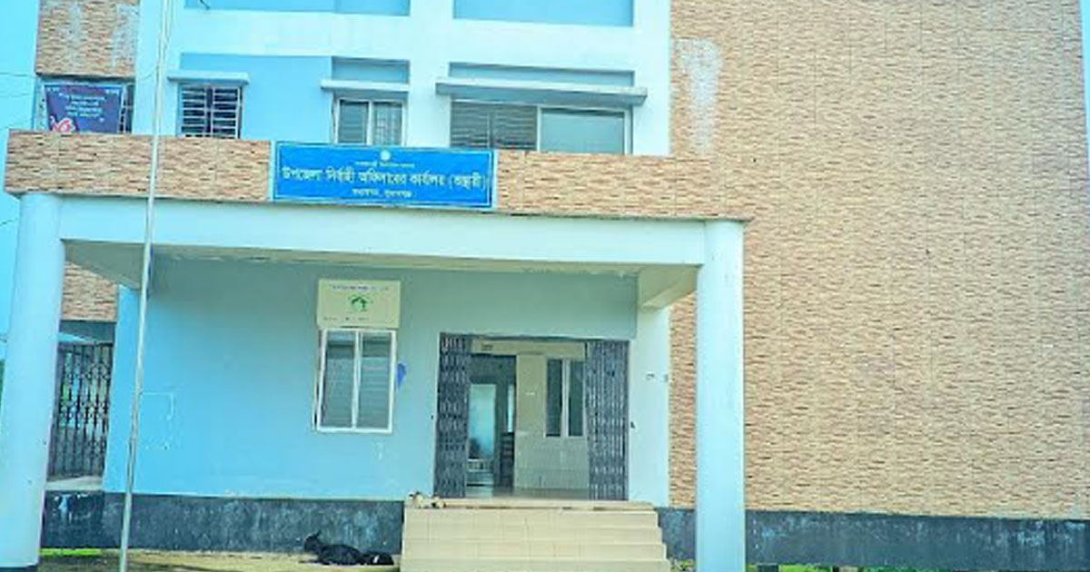 মধ্যনগরে নেই অবকাঠামোগত সুবিধা: আসতে চায় না ইউএনও