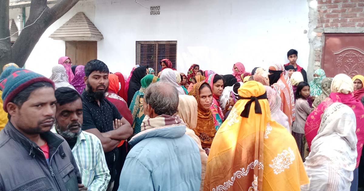 মহাদেবপুরে নারীর গলাকাটা লাশ উদ্ধার