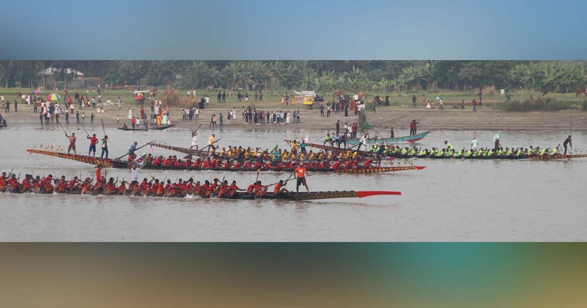 নৌকাবাইচ দেখতে মধুমতির তীরে মেলা