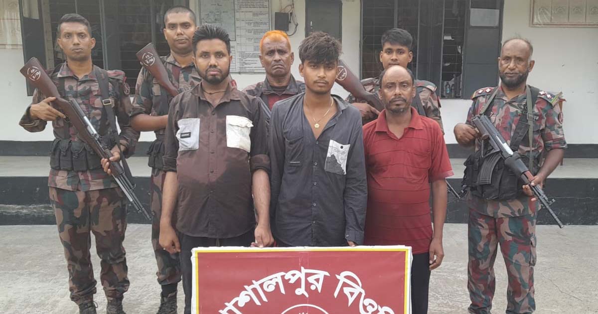 মহেশপুর সীমান্তে অনুপ্রবেশের চেষ্টাকালে ৫৮ জন আটক