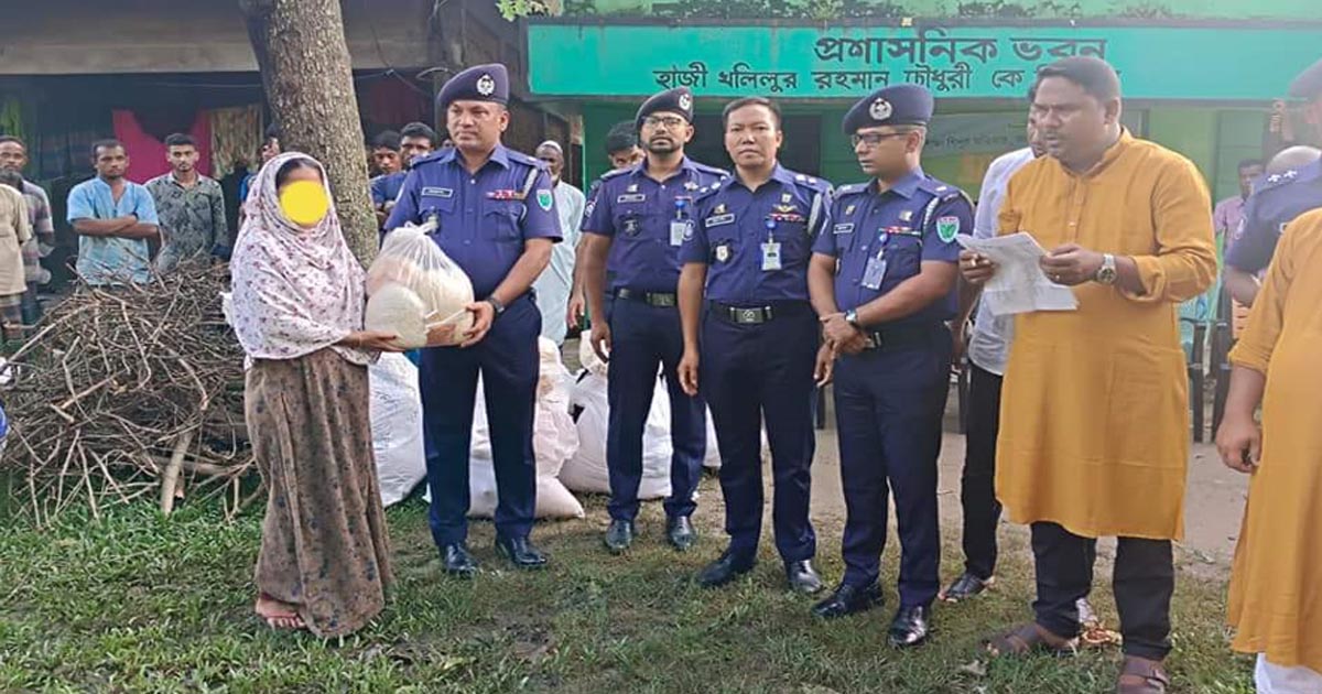 বন্যা দুর্গত মানুষের পাশে মৌলভীবাজার জেলা পুলিশ