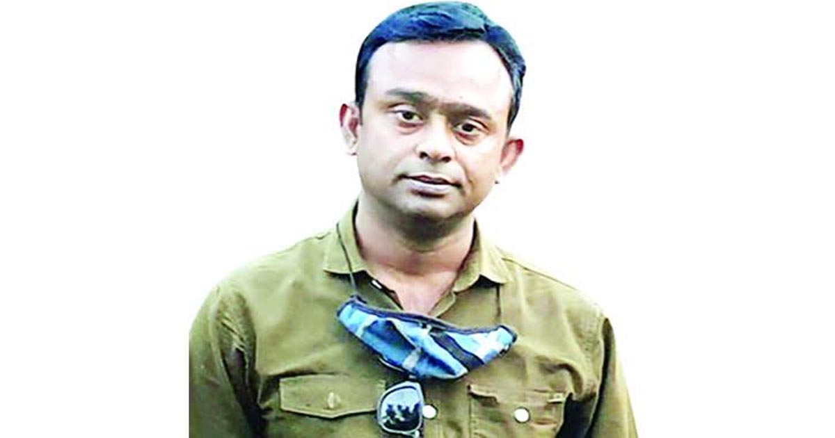 চাঁদাবাজির মামলায় খালাস পেলেন সাংবাদিক আজিজুল হক বাবু