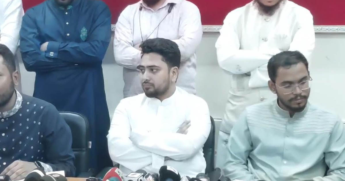 ধর্ষণের শিকার কলেজ ছাত্রীর পরিবারের পাশে নাহিদ ইসলাম