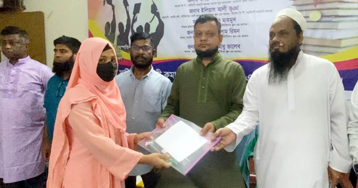 নরসিংদীতে এইচএসসি পরীক্ষার্থীদের বিদায় ও কৃতি শিক্ষার্থীদের সংবর্ধনা
