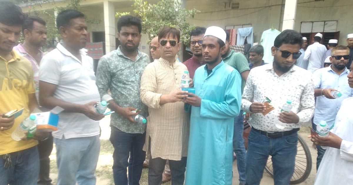 লোহাগড়ায় বিএনপির উদ্যোগে স্যালাইন ও বিস্কুট বিতরণ