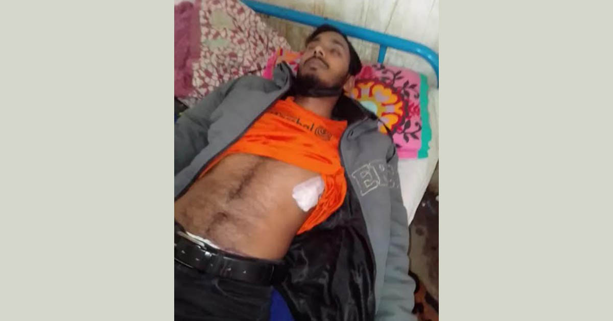 ছুরিকাঘাতে যুবককে হত্যাচেষ্টার অভিযোগ, থানায় মামলা