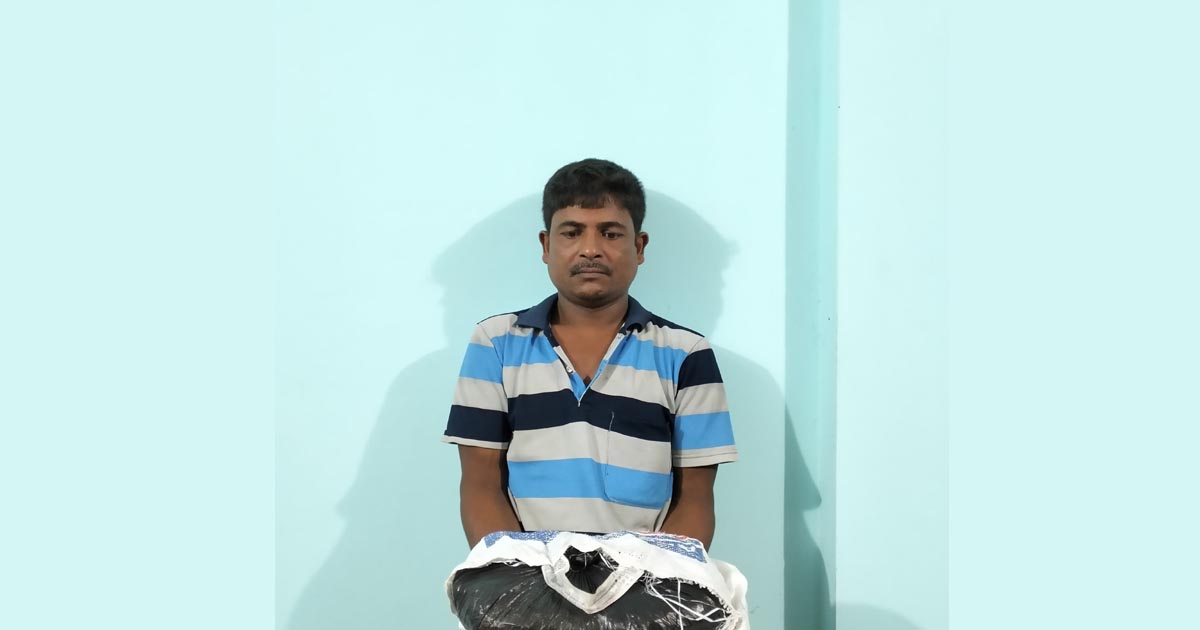 গাঁজা পাইকারিতে কিনে খুচরায় বিক্রি করতেন রনি