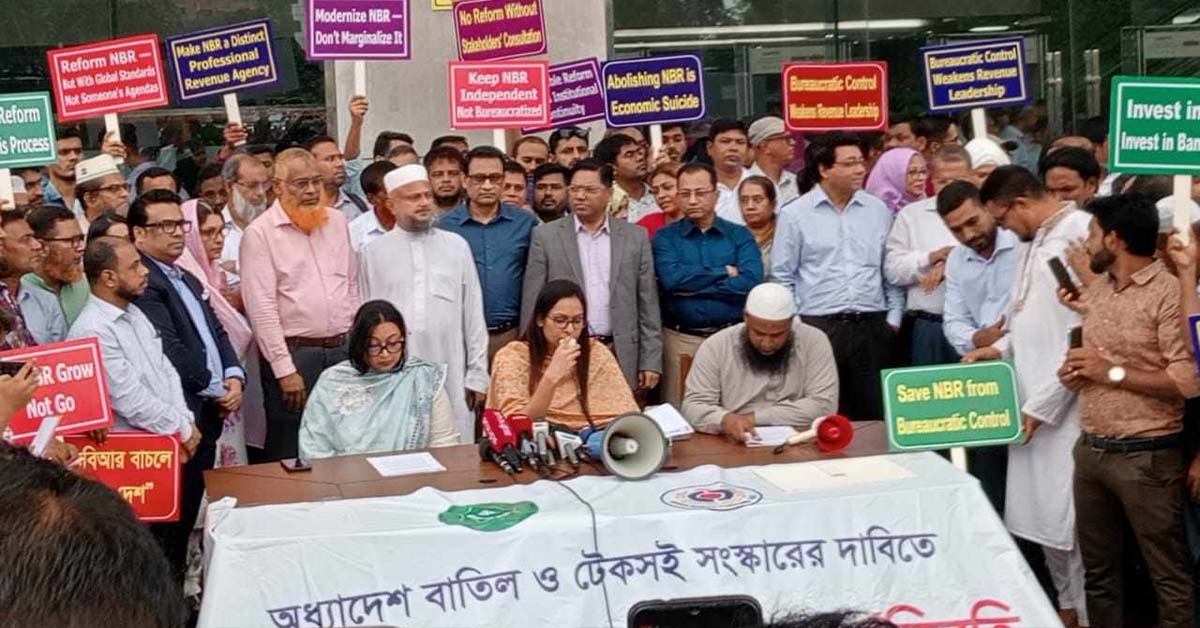 জীবন রক্ষাকারী পণ্য ব্যতীত আমদানি-রপ্তানি বন্ধ ঘোষণা