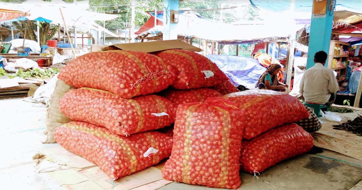 নাগরপুরে পেঁয়াজের বাজারে অস্থিরতা, কেজি ১০০