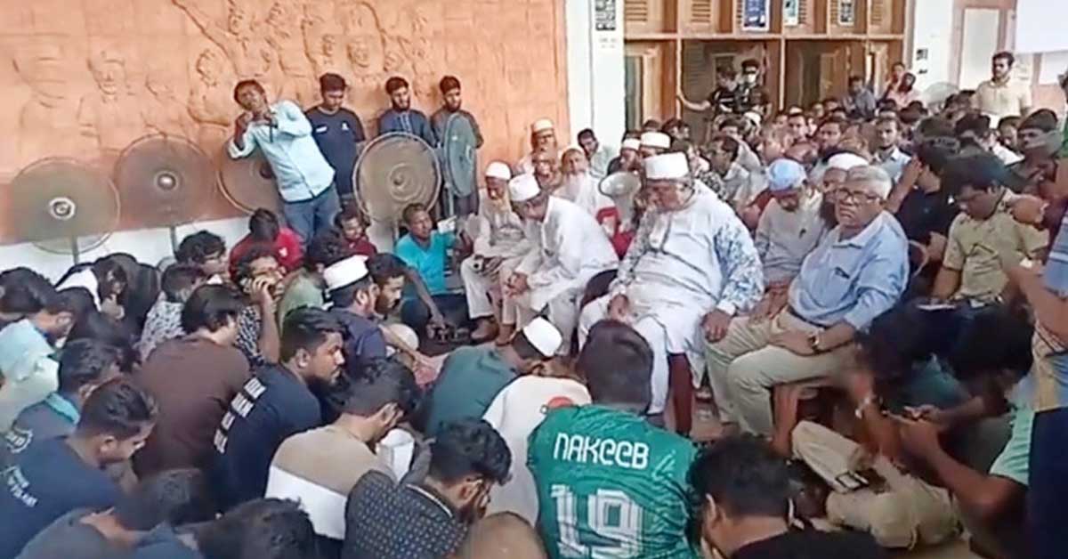 আমরণ অনশনে কুয়েট শিক্ষার্থীরা