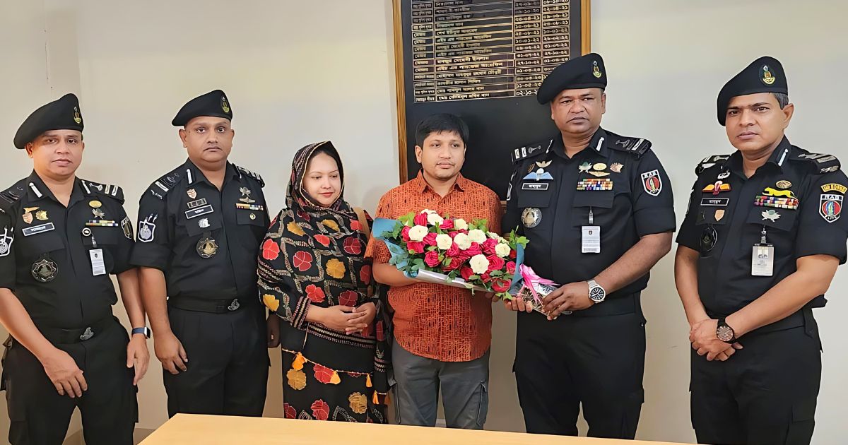 সোনালী ব্যাংকের অপহৃত সেই ম্যানেজার পরিবারের কাছে ফিরেছেন