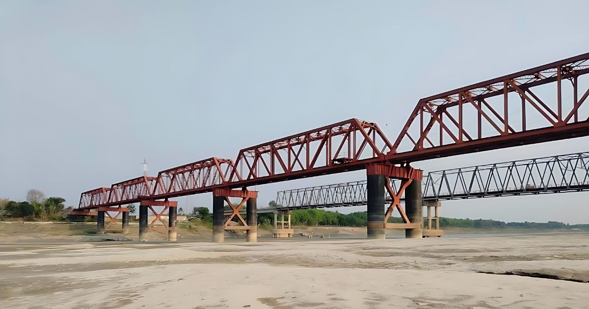 শুষ্ক মৌসুমে পানি শূন্য কুষ্টিয়ার গড়াই নদী