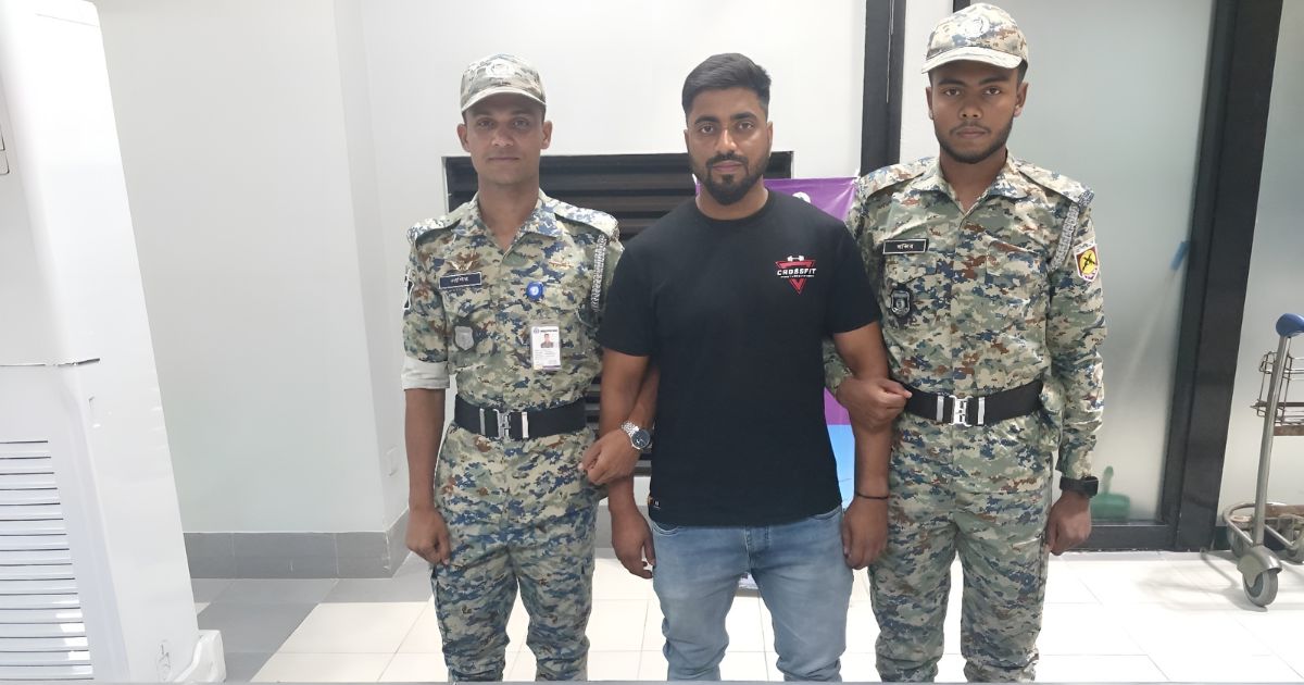 ২৭ লাখ টাকার বিদেশি মুদ্রাসহ যাত্রী আটক